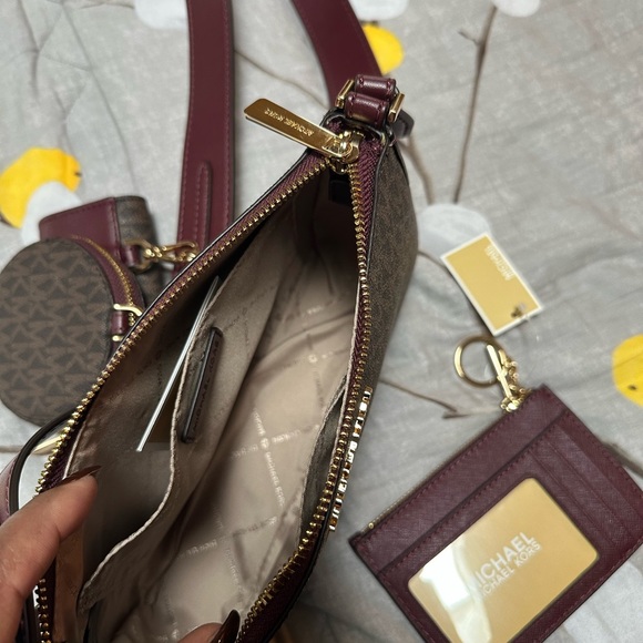 Michael Kors Jet Set Crossbody & Coinpouch w/ID holder - Picture 2 of 2